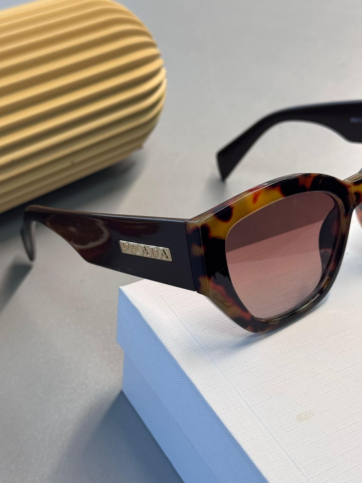 Prada Kate Spade Çerçeve Güneş Gözlüğü - Leopar