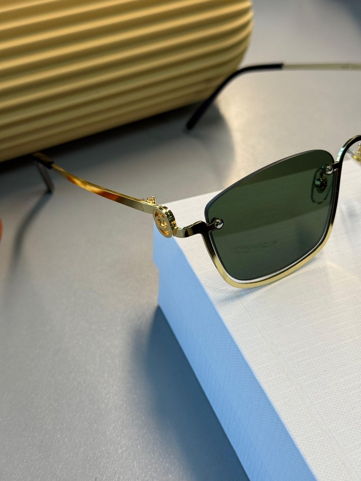 Gucci Metal Çerçeve Kare Gold Kadın Güneş Gözlüğü -Yeşil