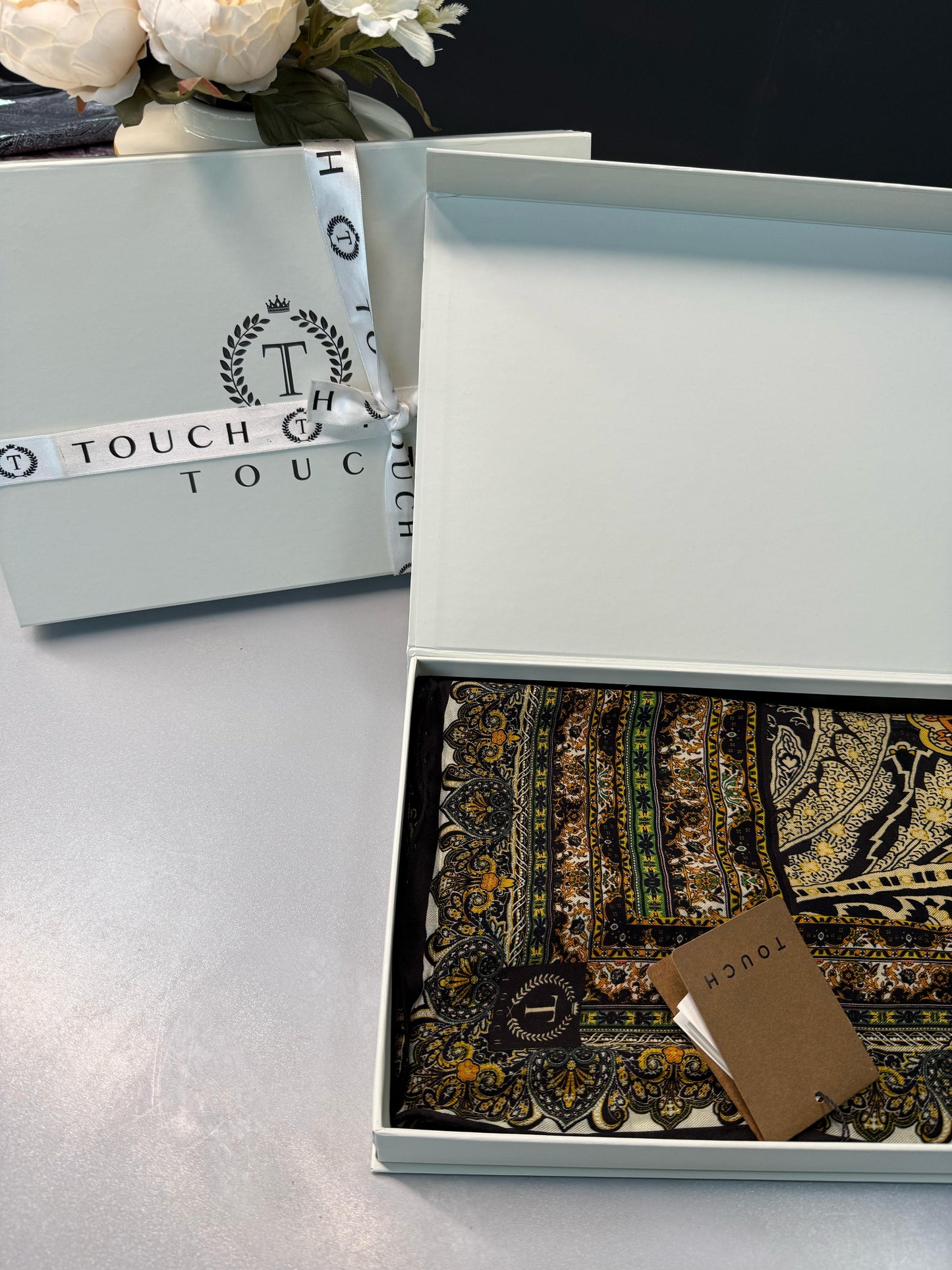 Touch İthal Etnik Desen Yün İpek Şal 34330 –Siyah-Gold