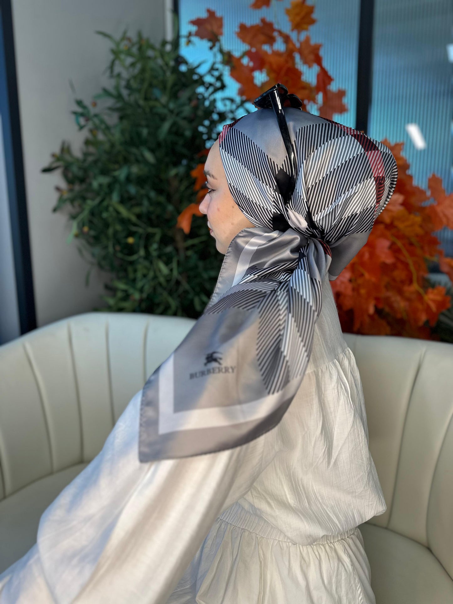 Burberry Kare Desen Vual İpek Eşarp-8682626-Gümüş