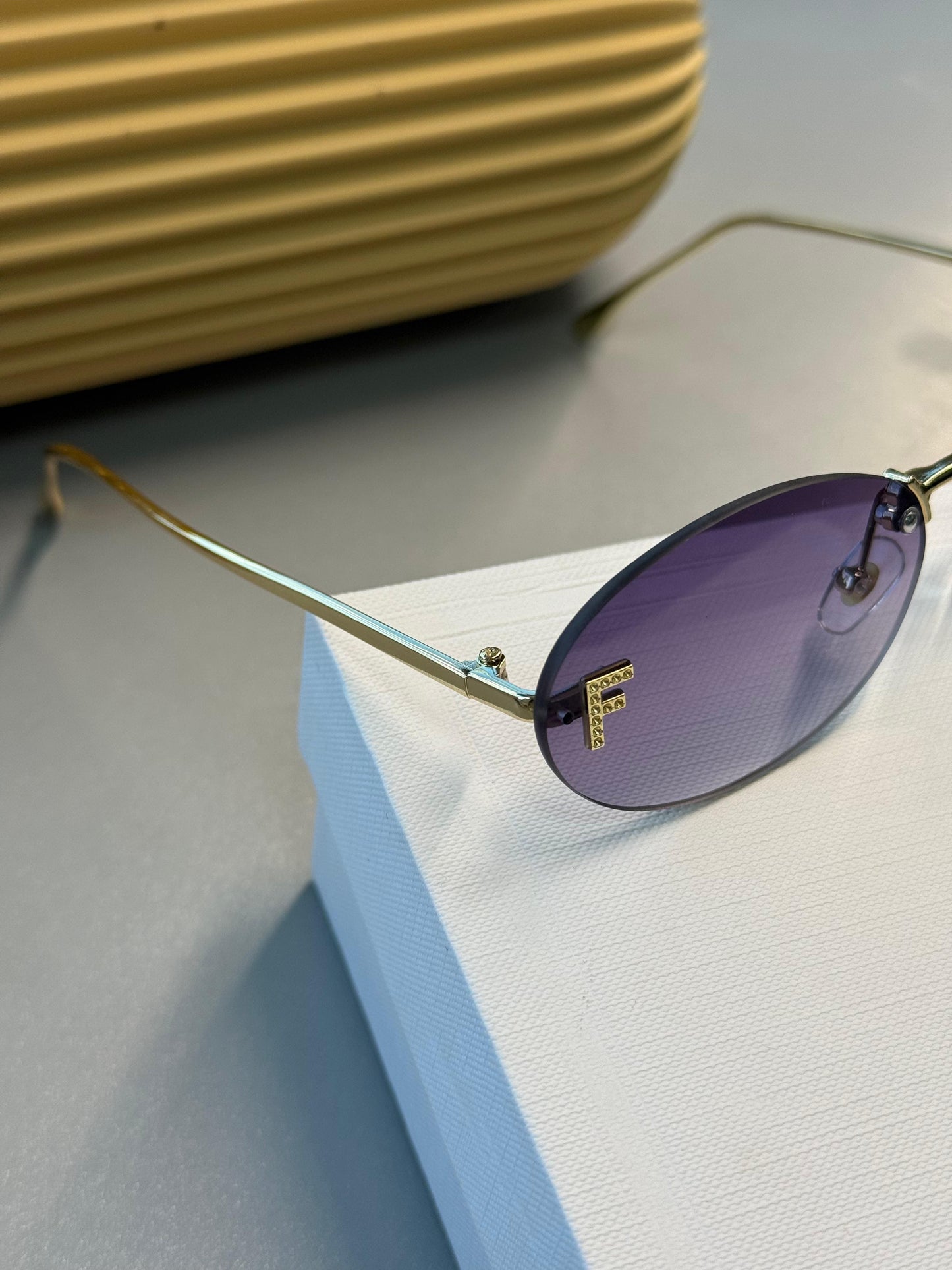 Fendi Kristal Oval Güneş Gözlüğü - Mor Gradyan