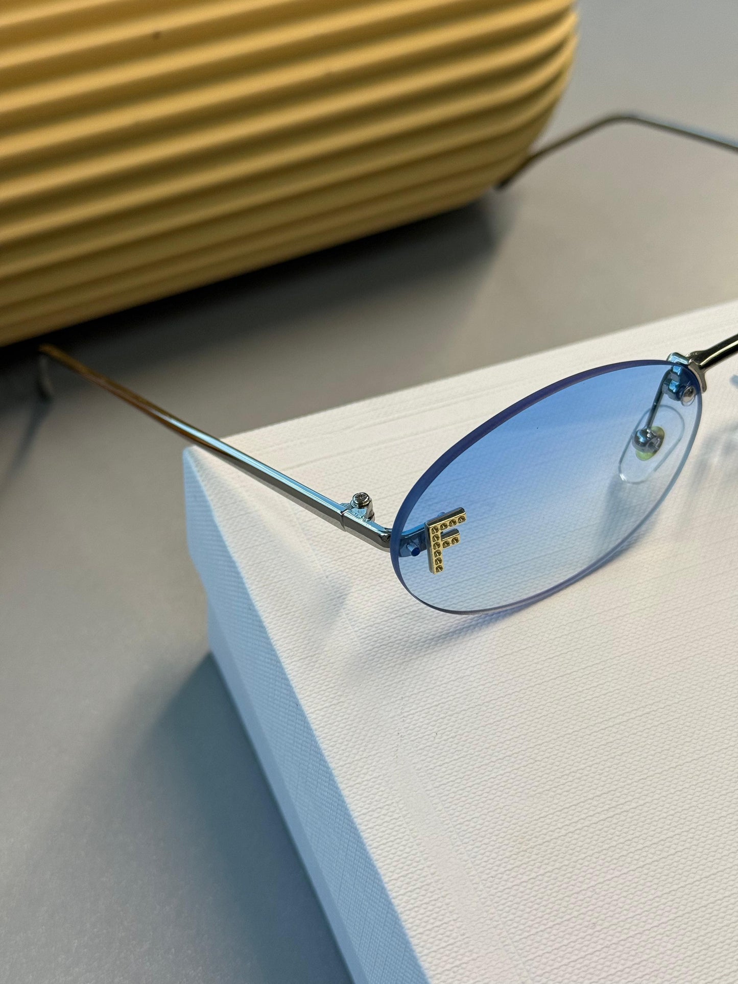 Fendi Kristal Oval Güneş Gözlüğü - Mavi Gradyan