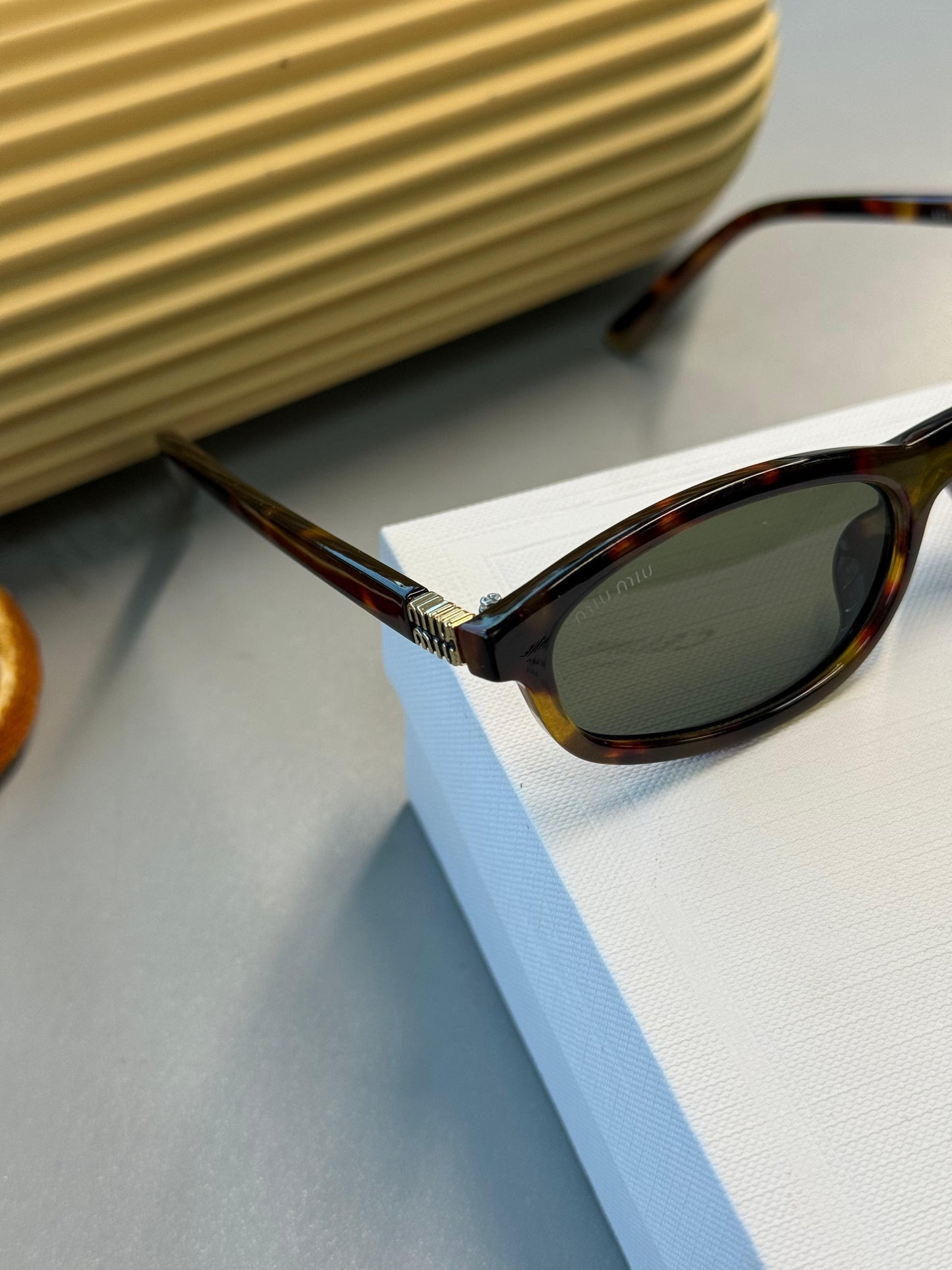 Miu Miu Tortoise Oval Güneş Gözlüğü - Leopar Kahve
