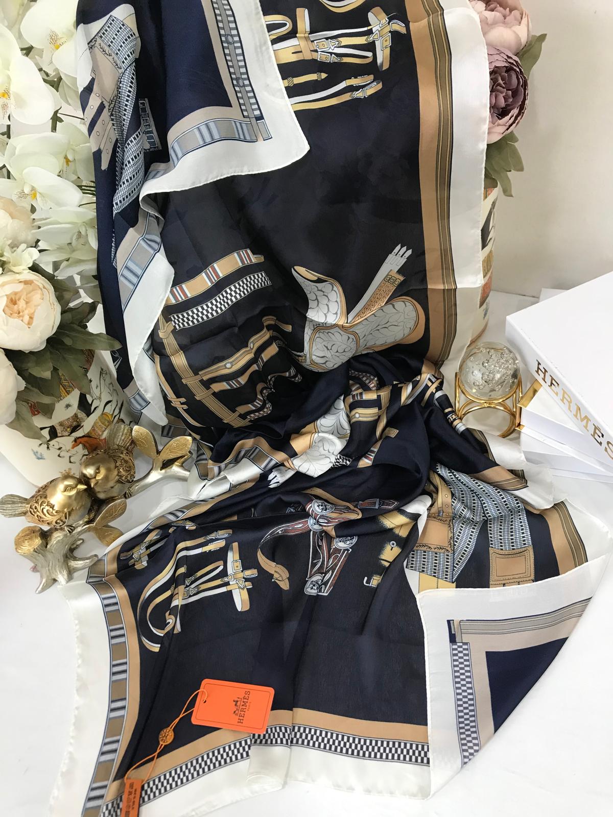 Hermes İthal Çifttaraflı Vual İpek şal-19050 Ekru lacivert