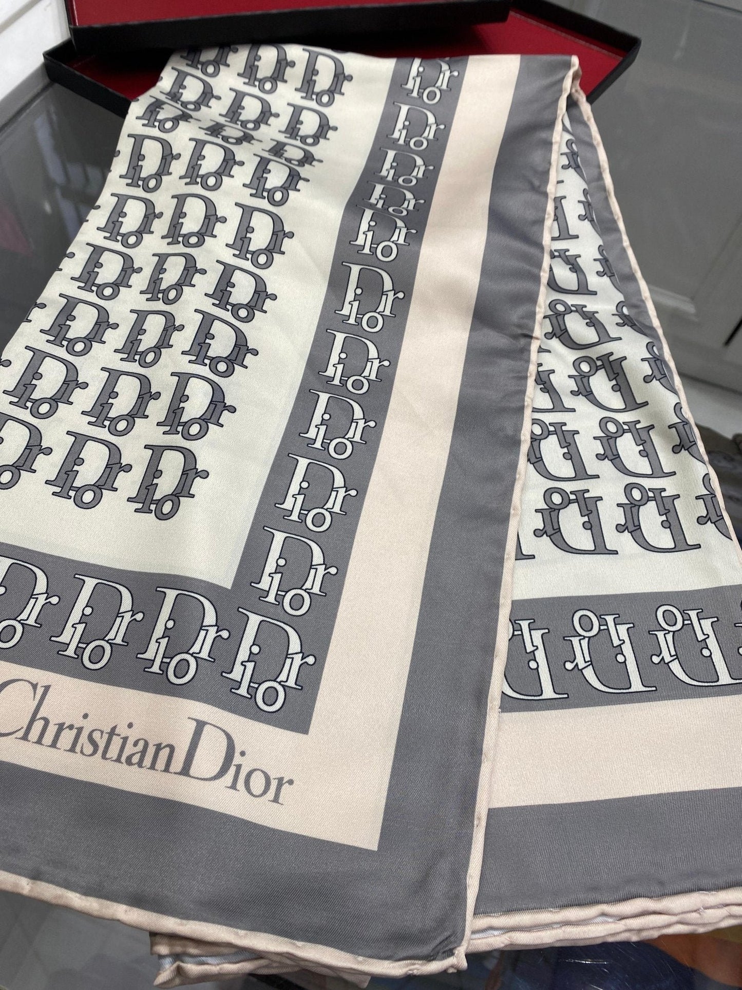 Dior Desen Twiil Eşarp - Gri