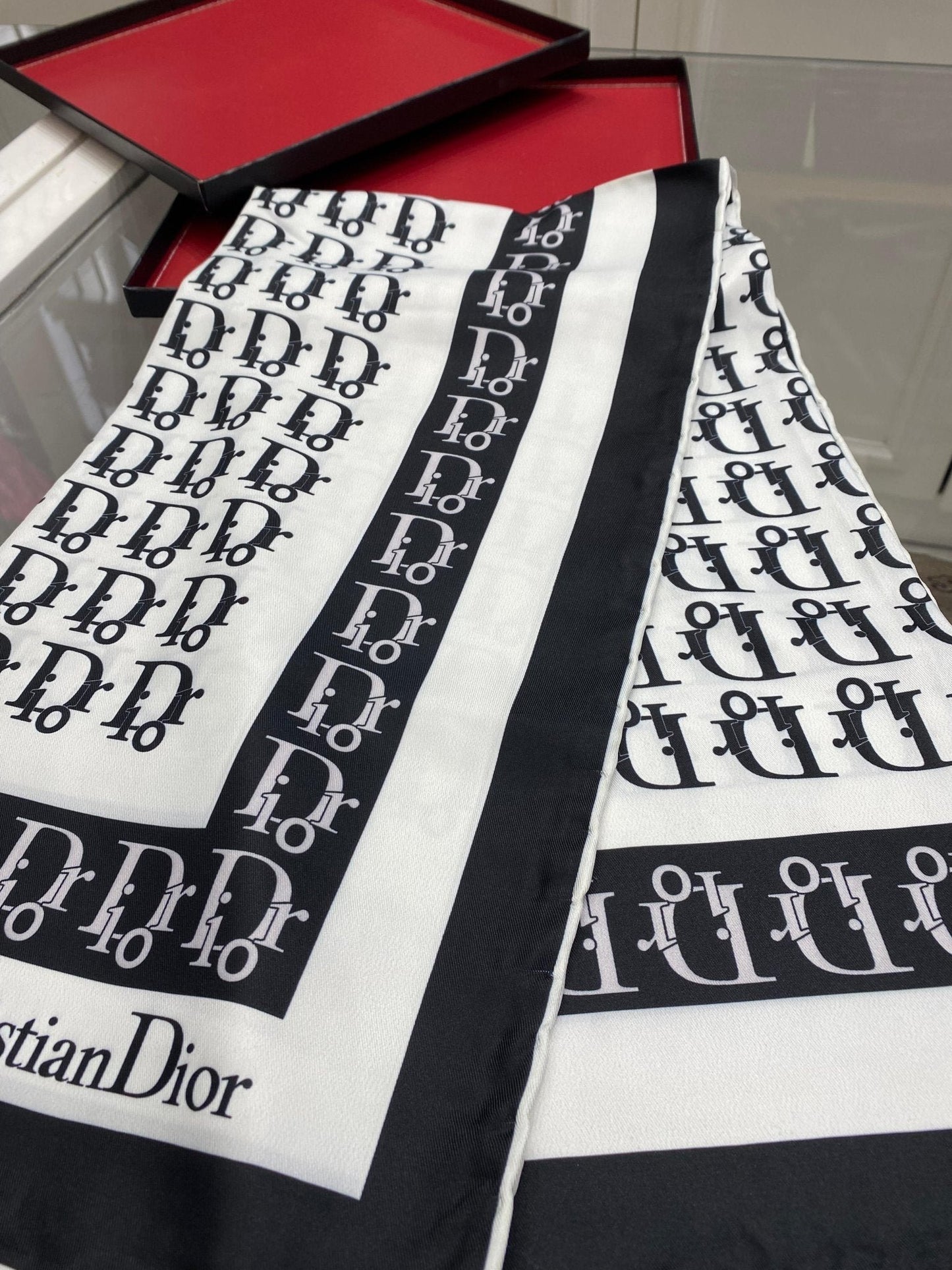 Dior Desen Twiil Eşarp - Siyah