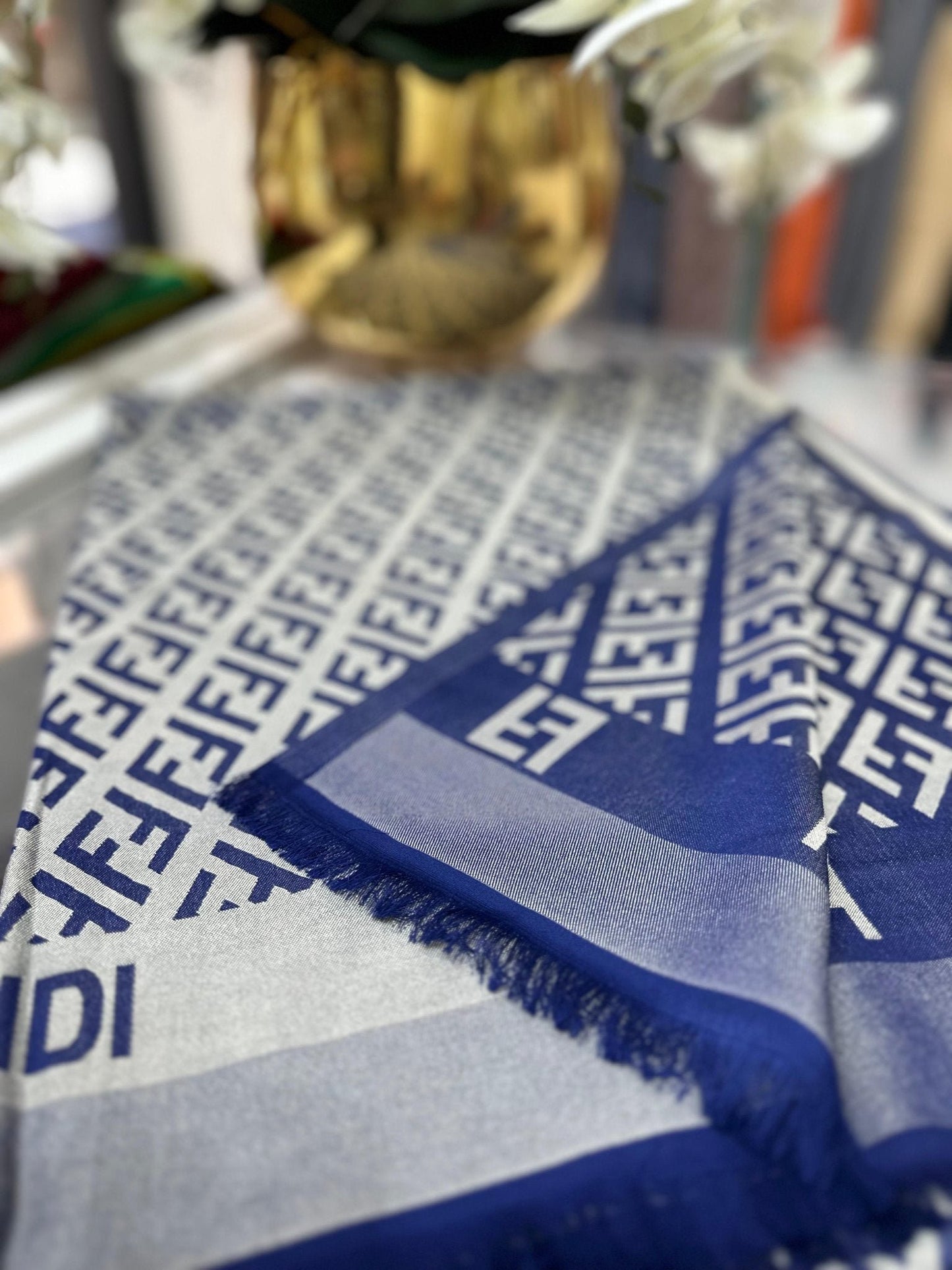 Fendi Desenli İpek Kaşmir Çift Taraflı Şal 78001 - Vizon/ Lacivert