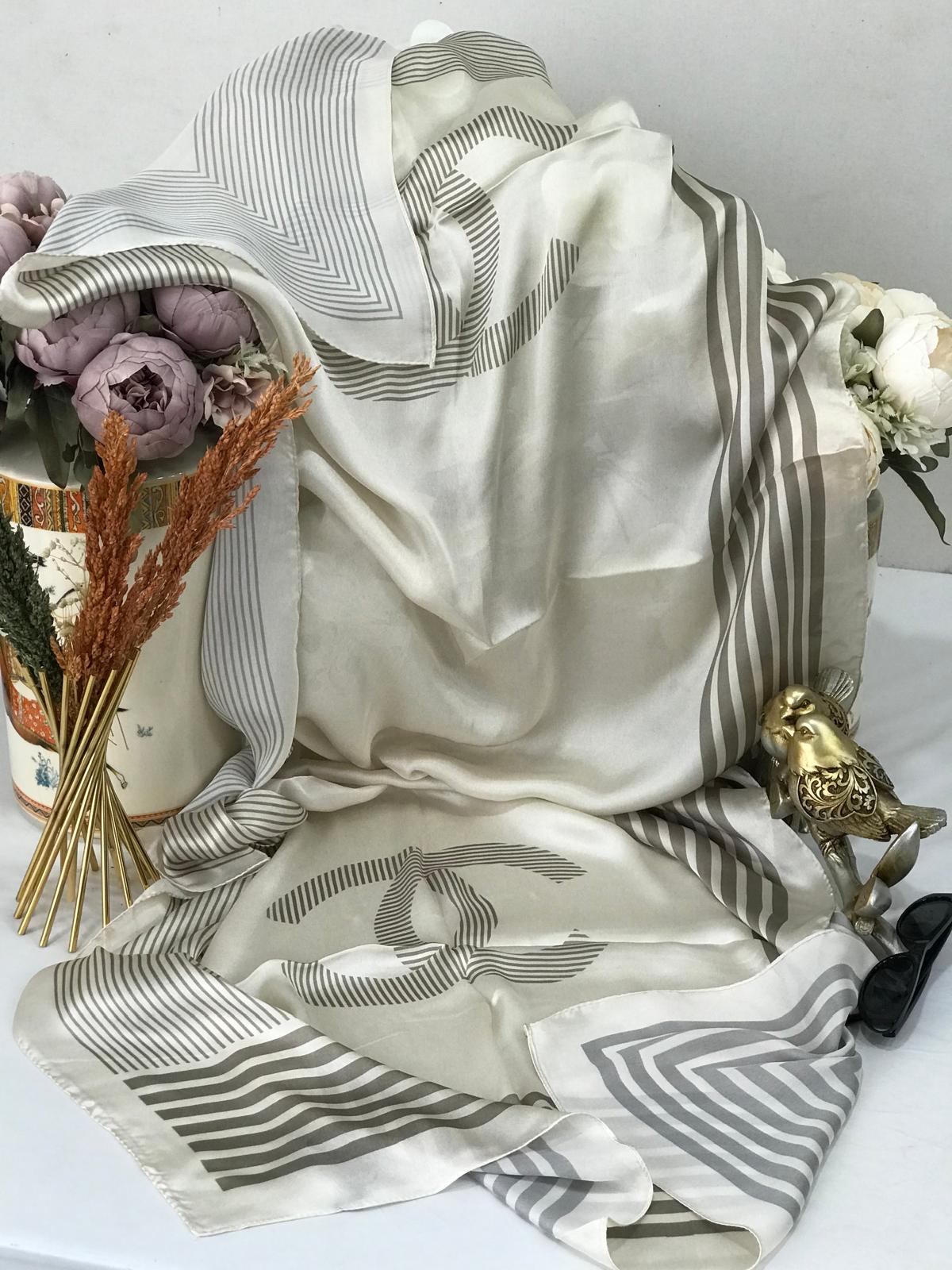 Chanel Çift Taraflı Vual İpek Şal -Gold – Oxygen Scarfs