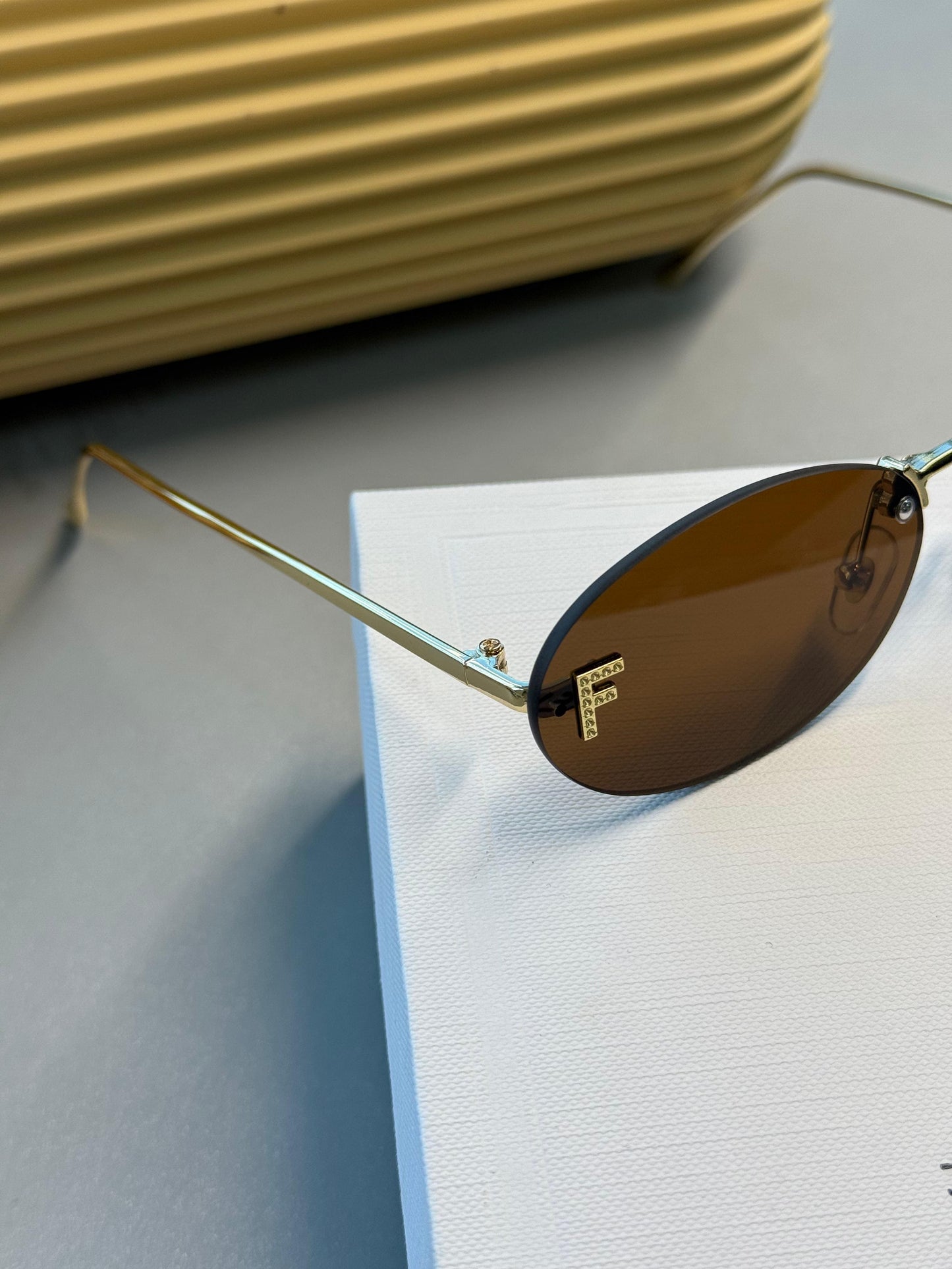 Fendi Kristal Oval Güneş Gözlüğü - Kahve Gradyan
