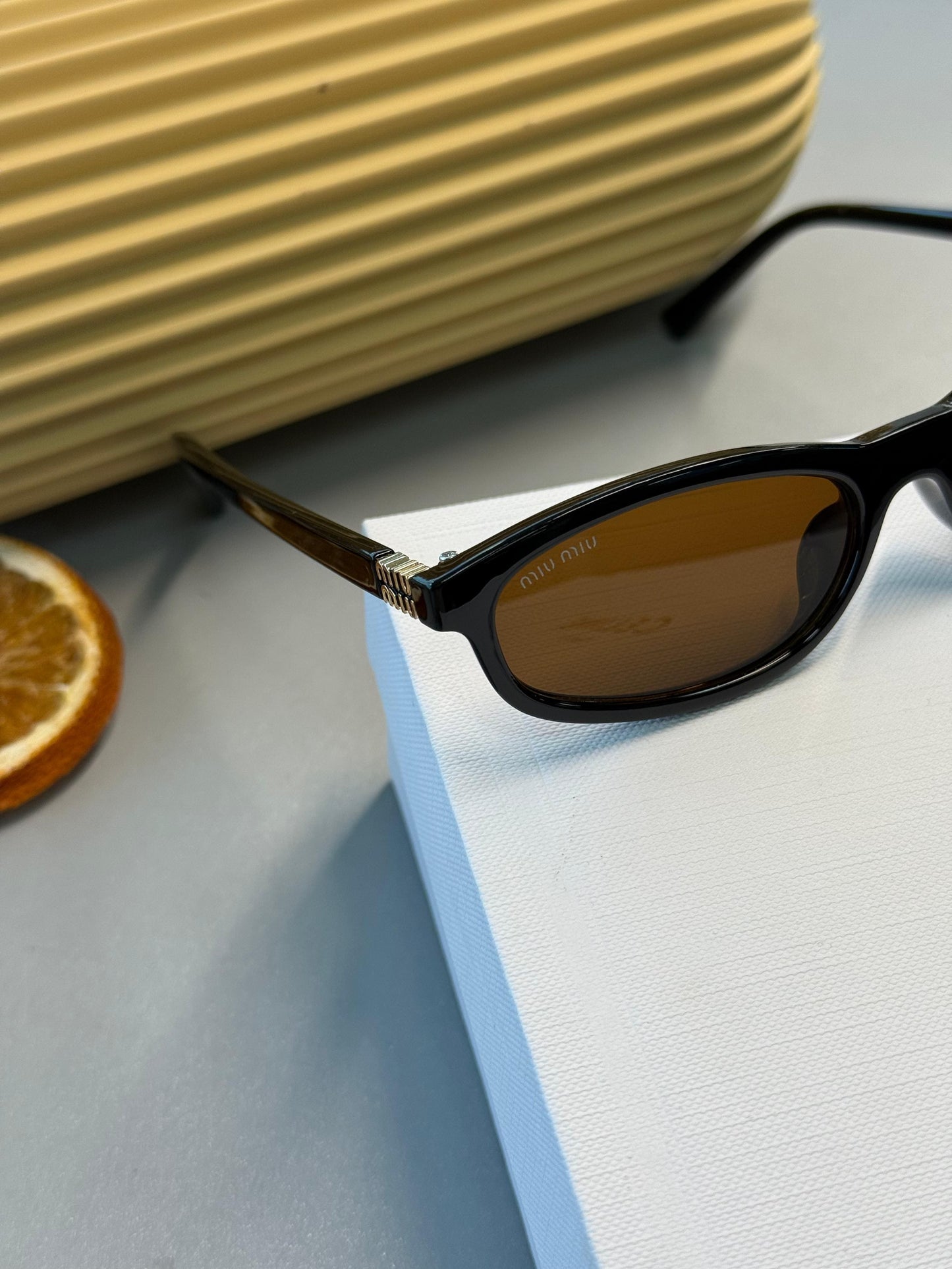 Miu Miu Tortoise Oval Güneş Gözlüğü - Kahverengi